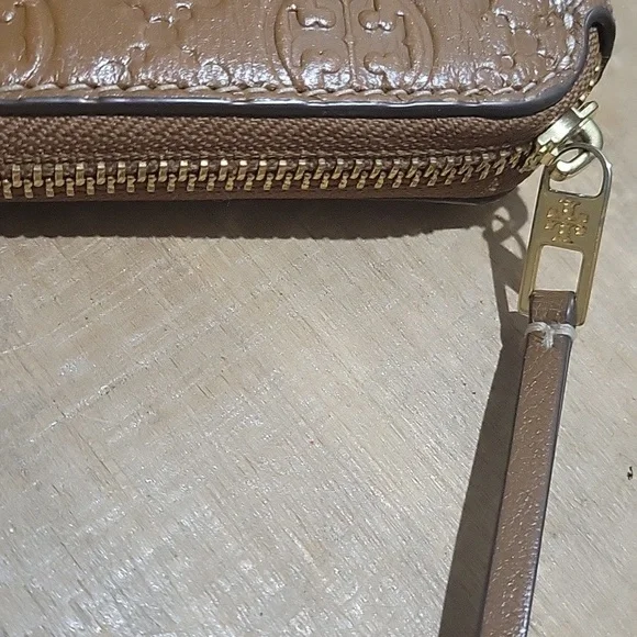 Tory Burch Wallet - Picture 3 of 8